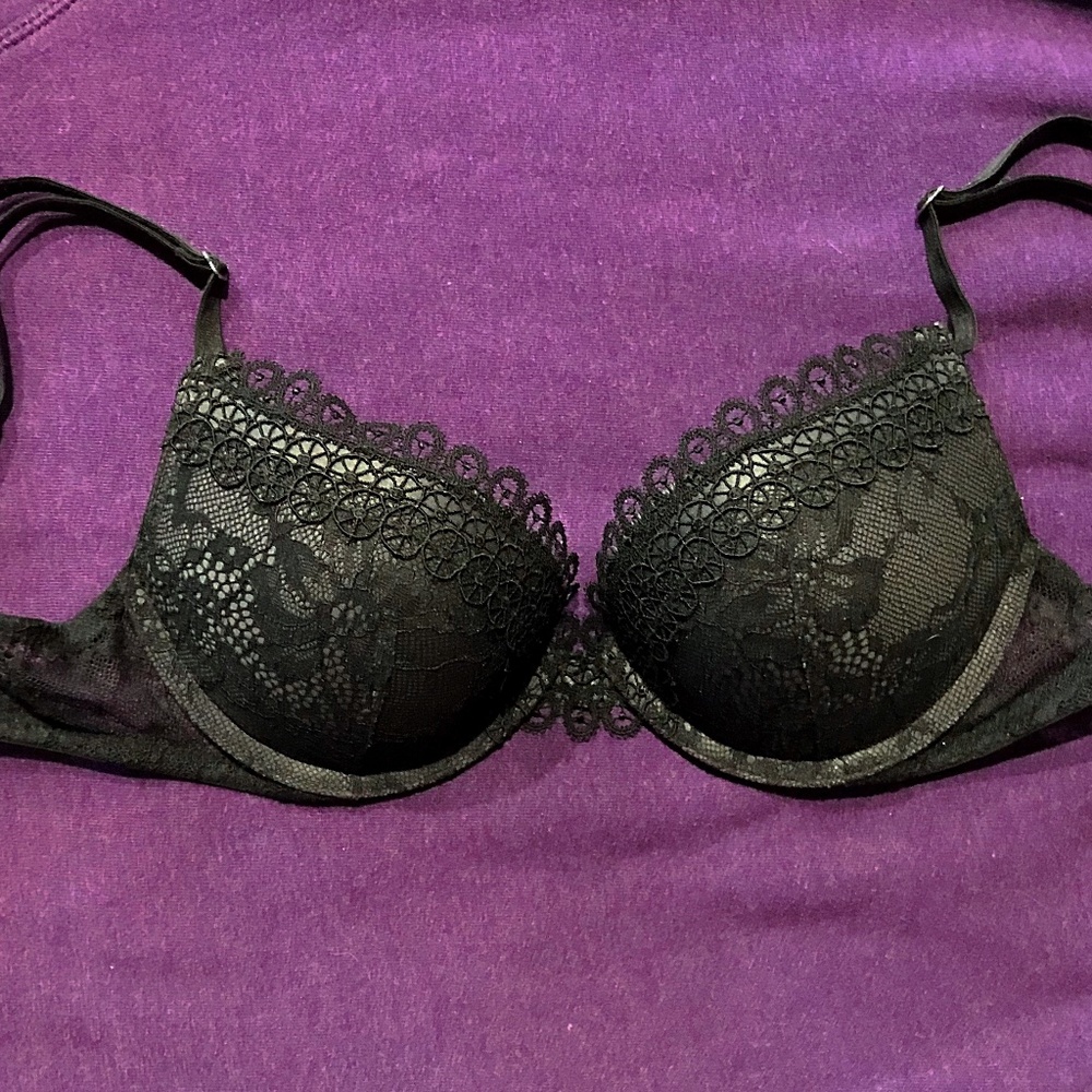 Victoria’s Secret Very Sexy push-up bra size 32B